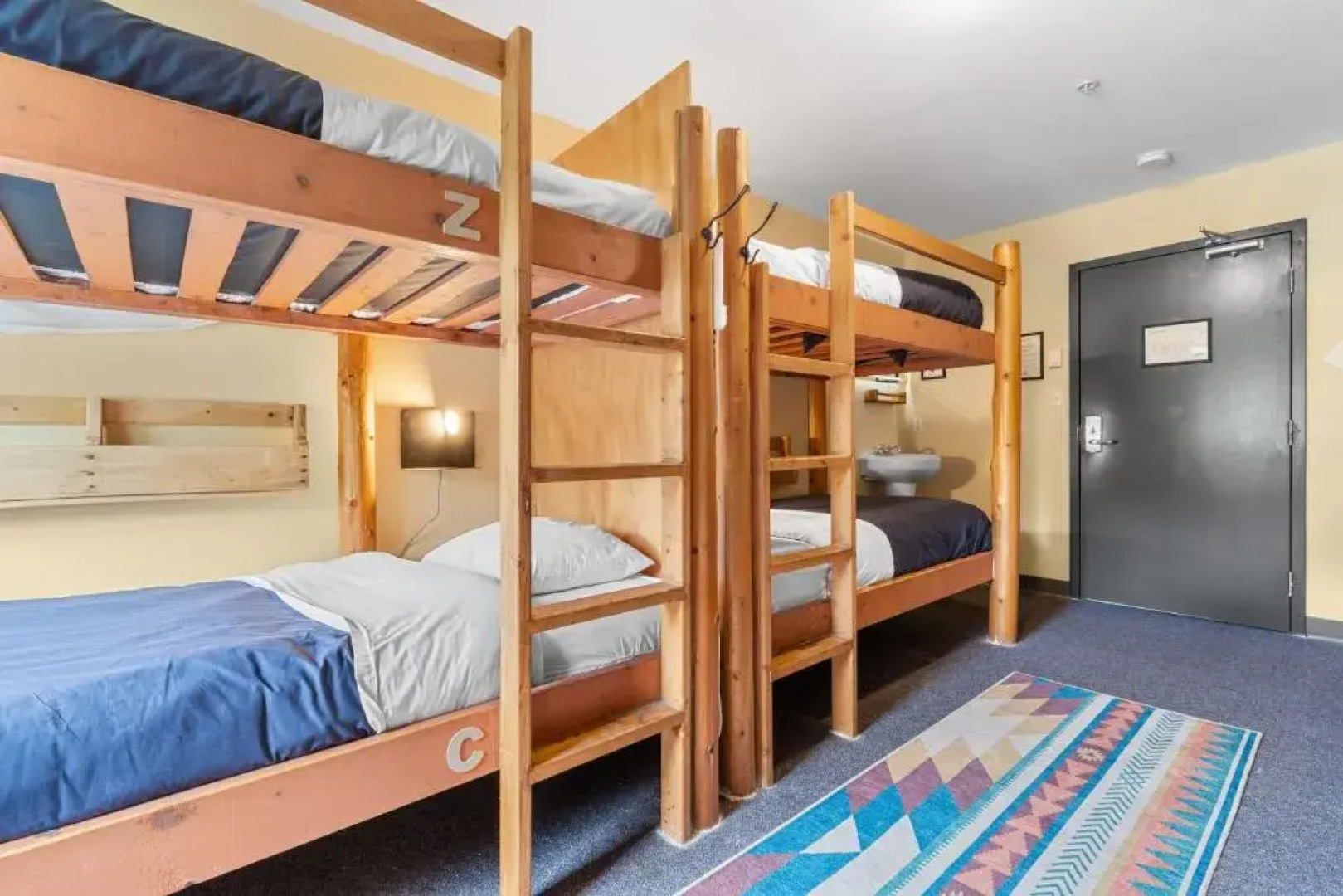 Squamish Adventure Inn & Hostel