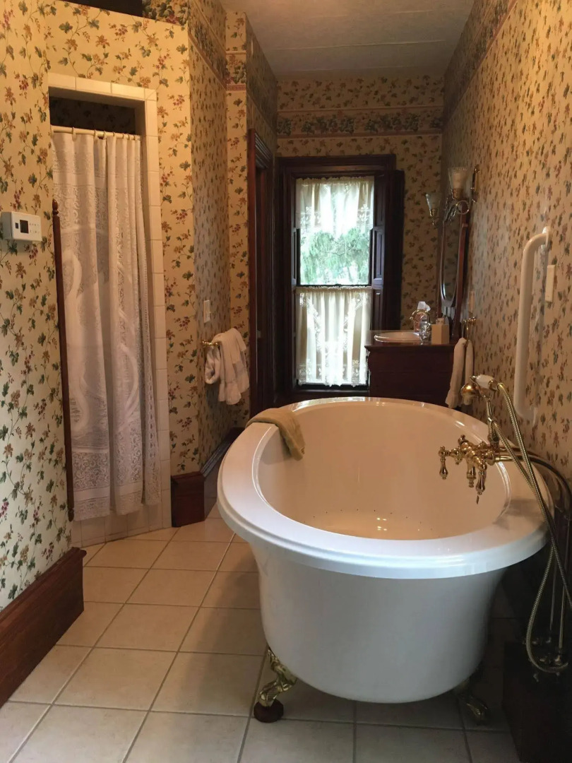 White Swan Inn Bed & Breakfast