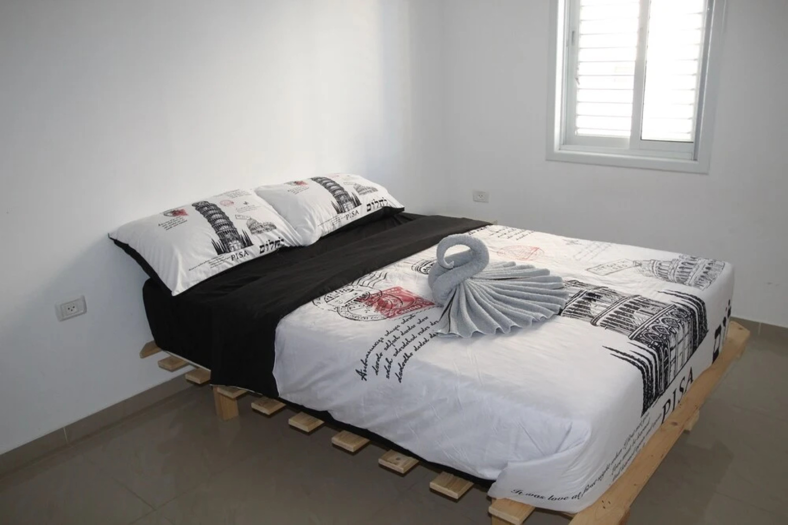 The Seasons King David apartment