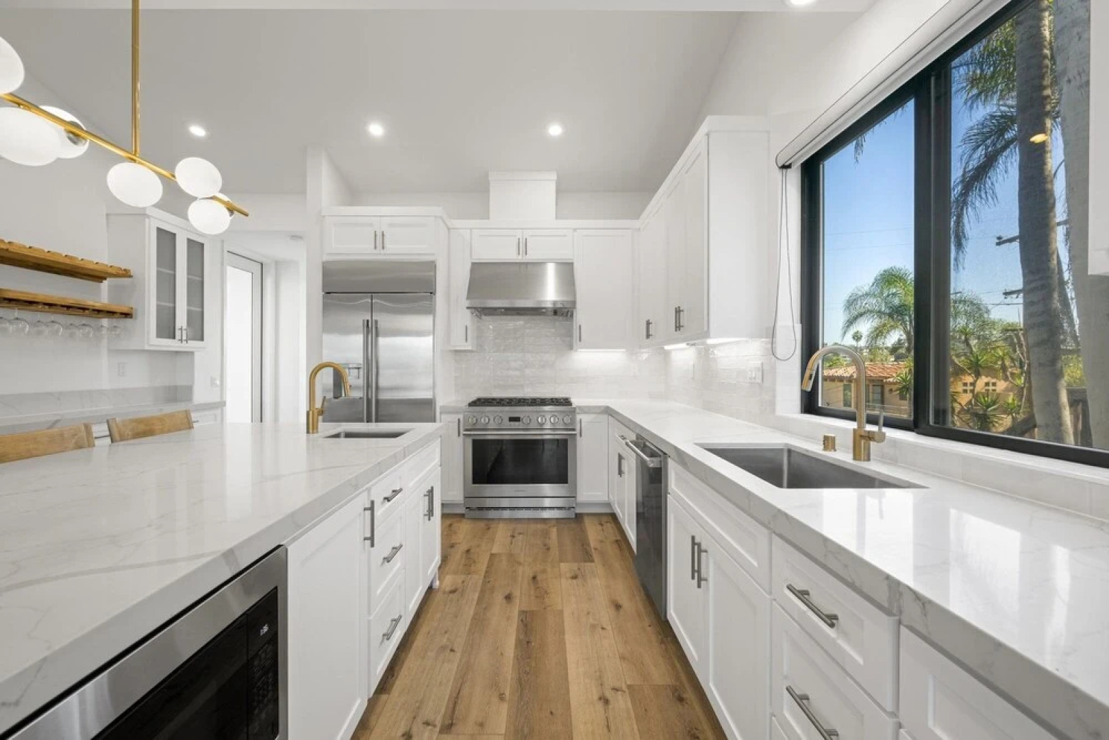 Enc831 4 Bedroom Home by Redawning