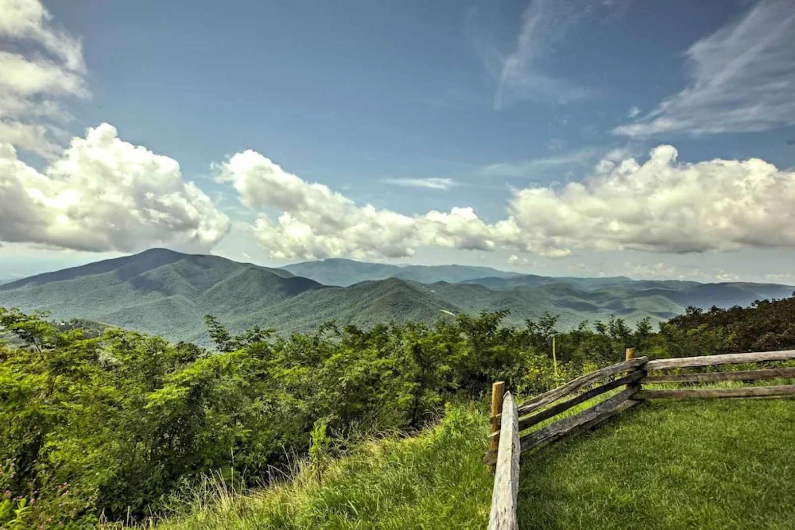 Wintergreen Home w/ Deck - Near Skiing & Hiking!