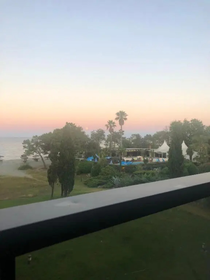 Joli T2 Les Pieds Dans L’Eau , Piscine Tennis....