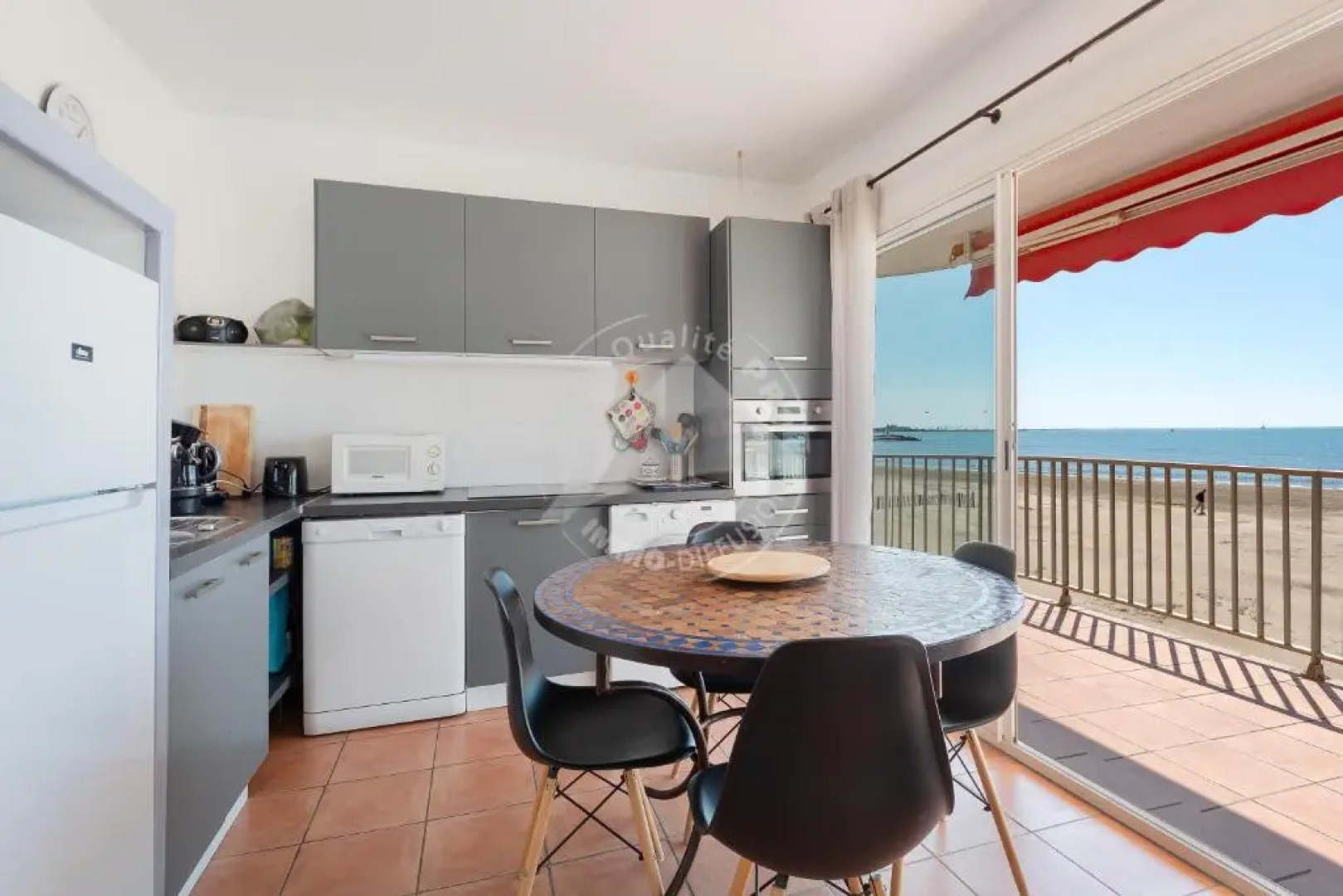 AS18069 - P3 Vue Mer exceptionnelle , sur la plage à 2 pas du Centre Ville