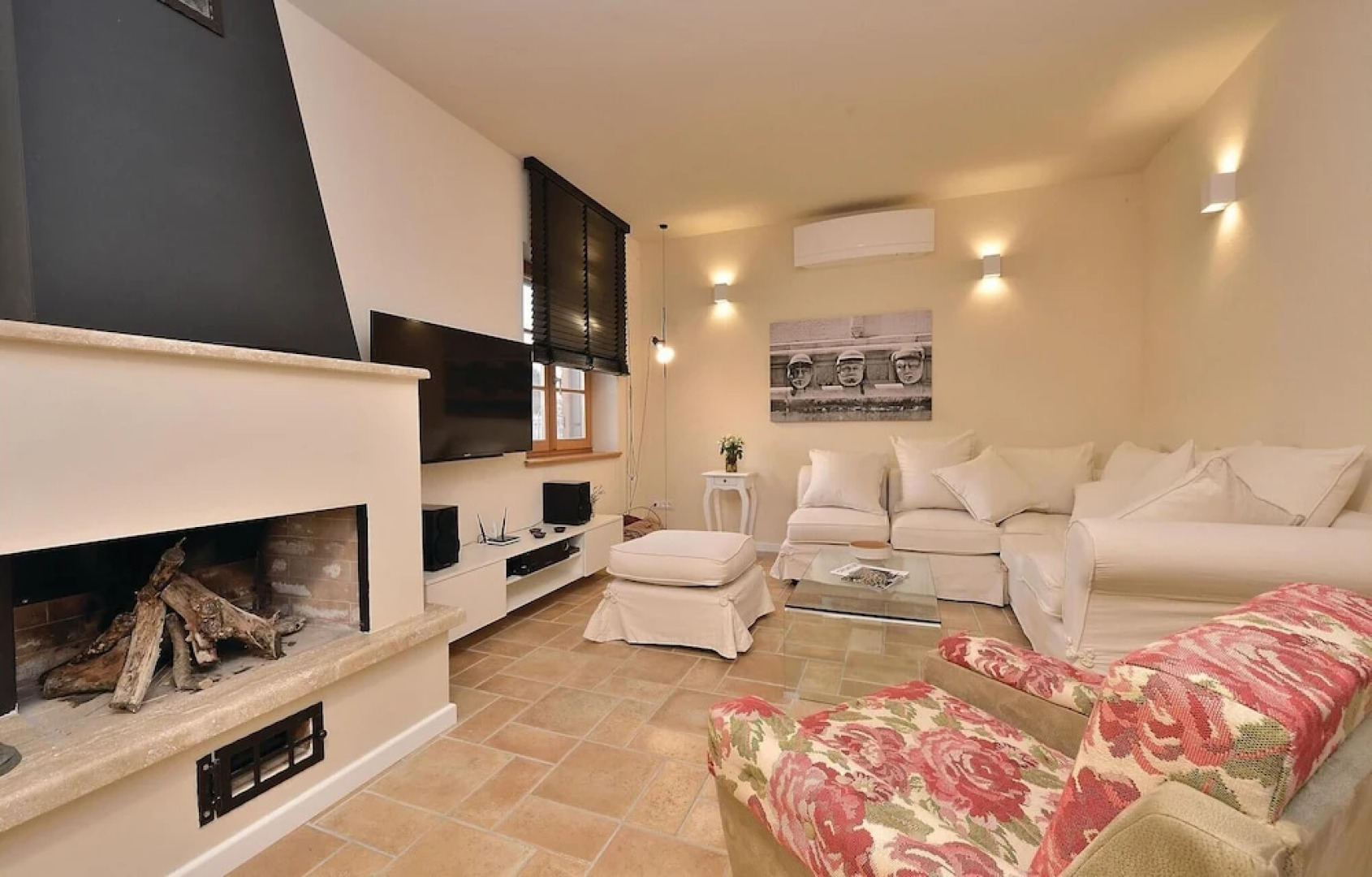 Amazing Home in Jadrija with Hot Tub, Sauna & 4 Bedrooms