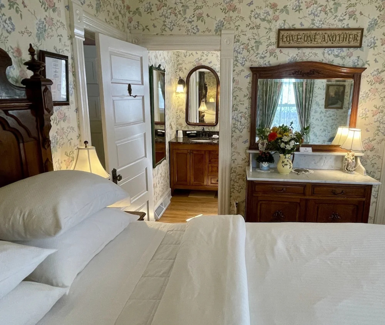 Thorp House Inn & Cottages