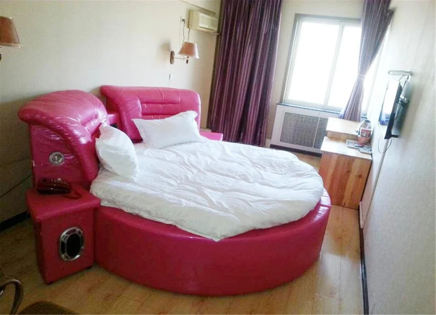 Chengde Xinhe 521 Theme Hotel