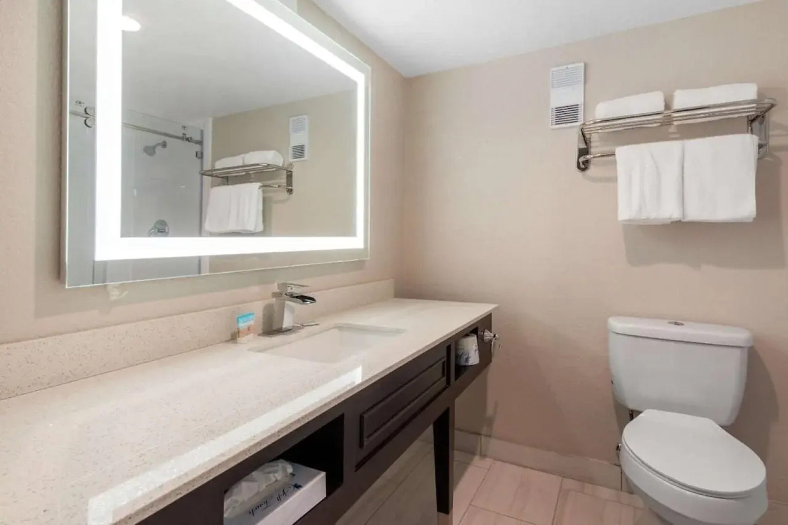 Palazzo Lakeside Hotel