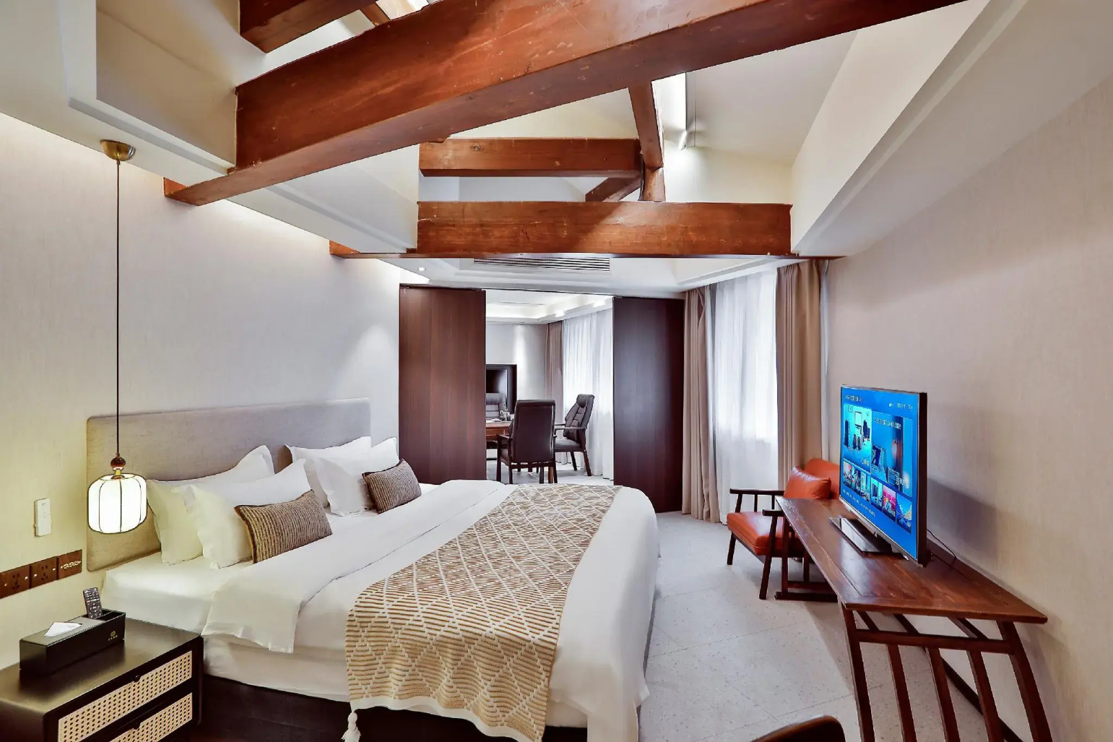 Yurong West Lake Cottage Resort Hotel