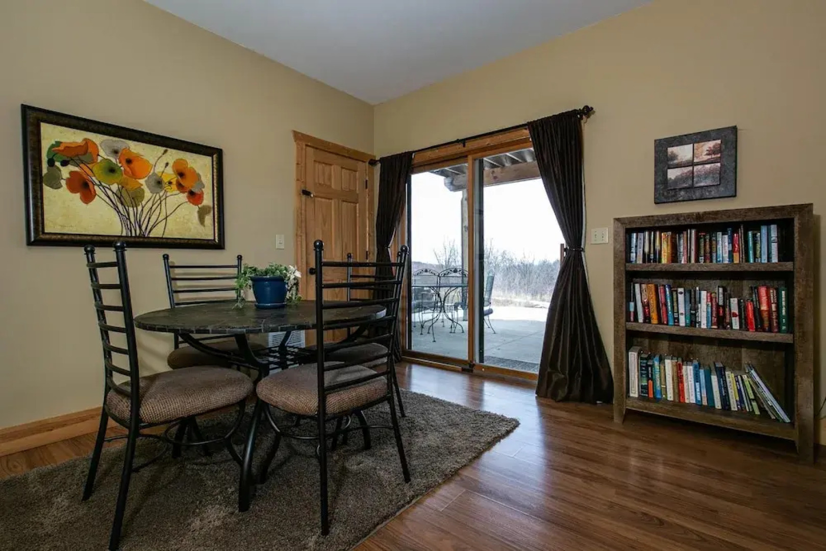 Lorelei Cabins Aster