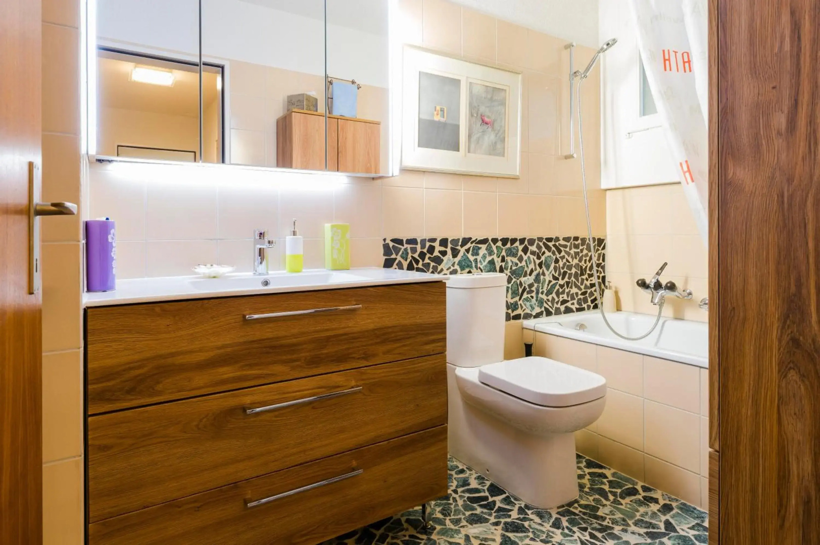 Cozy, Large, Modern, Apartment - in Basel