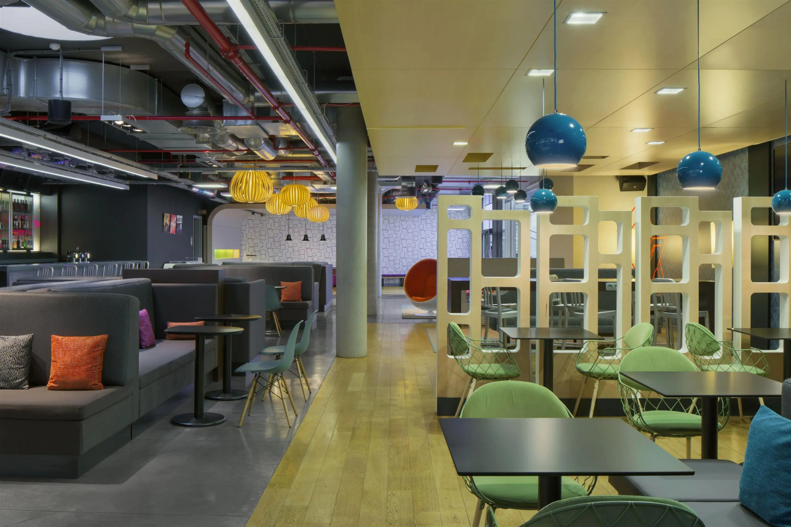 Отель Aloft Brussels Schuman