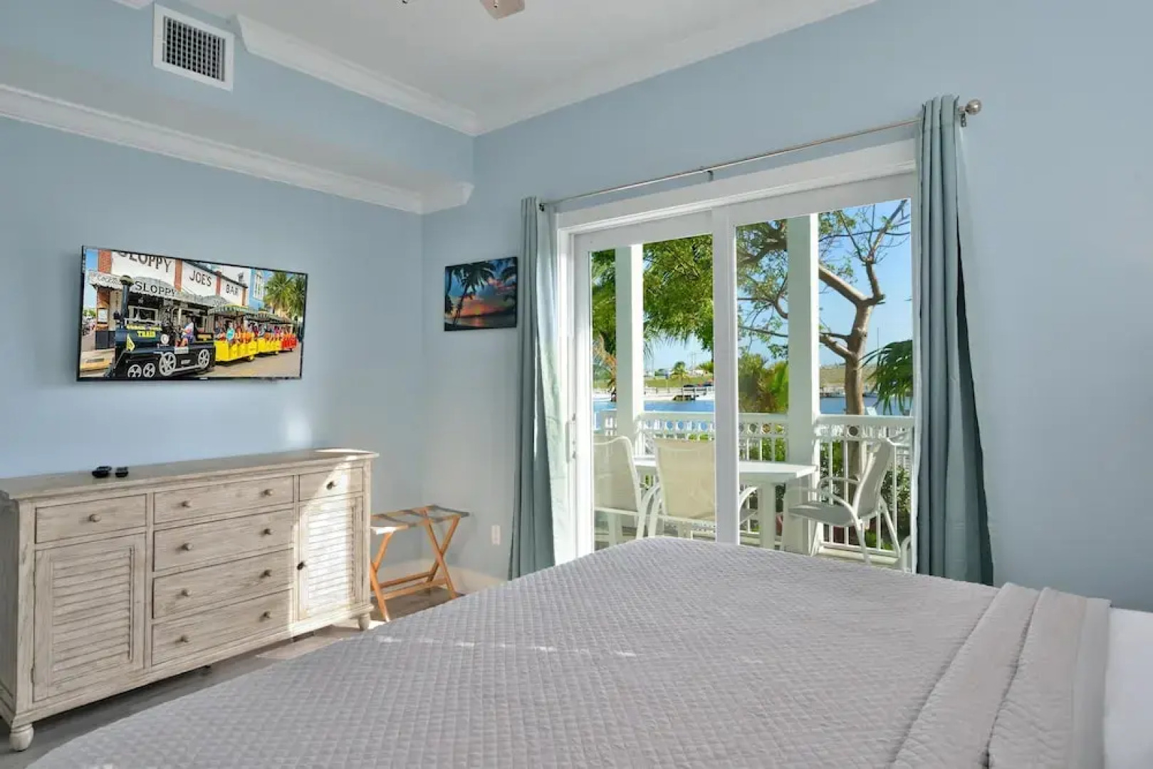 Bayview South 801 Eisenhower Dr. #6