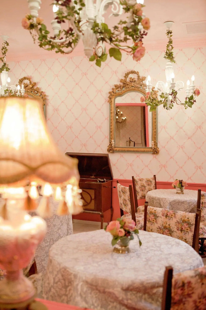 The Elliot - Adults only