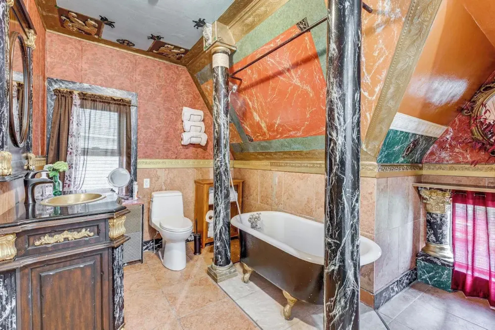 Near Downtown Scranton: Getaway w/ Patio