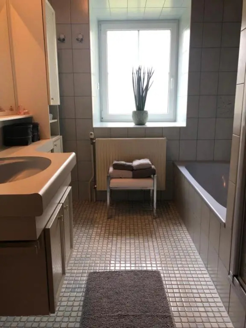 Pool, Pokale, Sauna, Billard, Kirche u. viel Natur