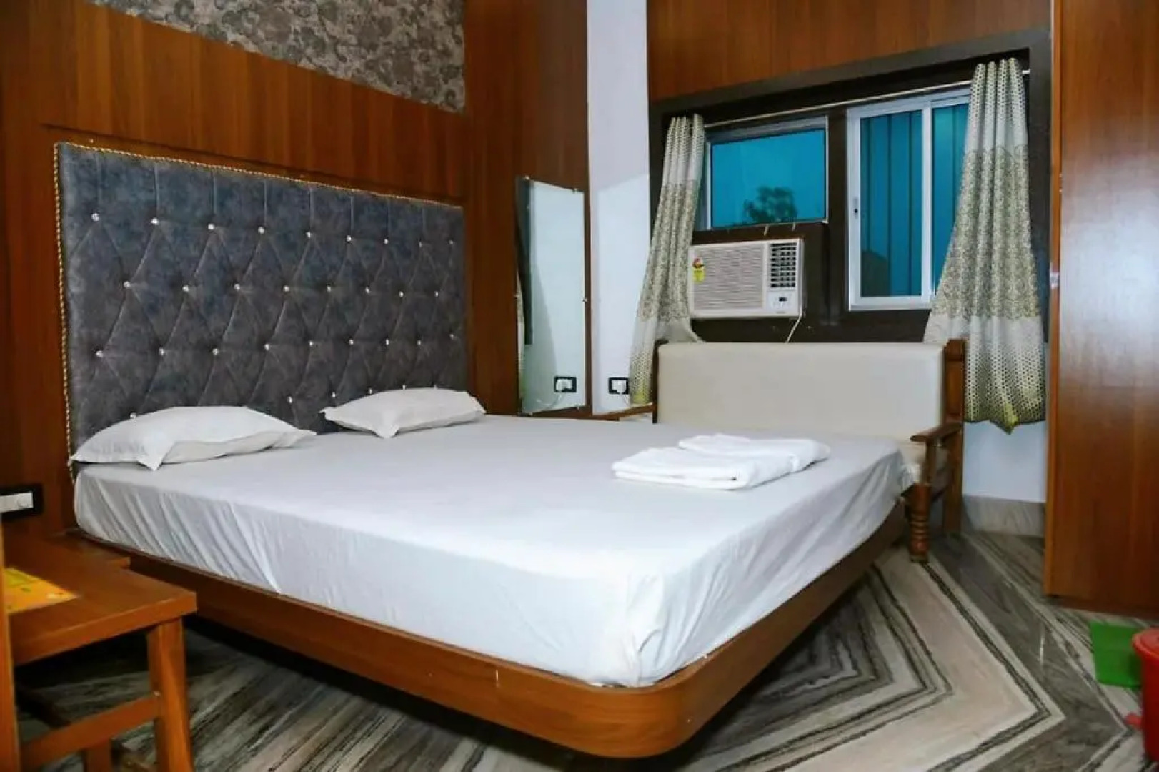 STAYMAKER Aditya Plaza