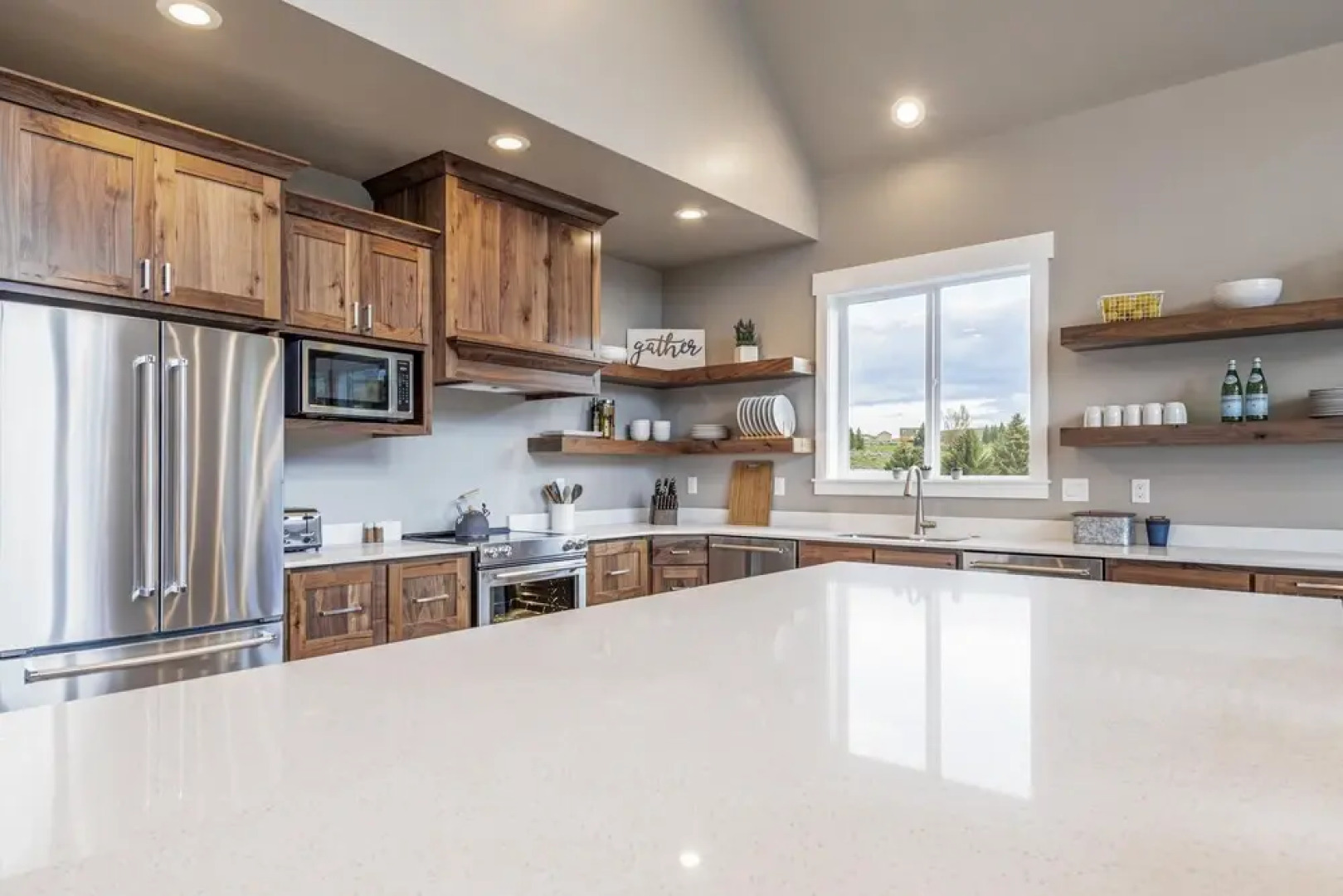 Beautiful Parade Home Overlooking Bear Lake Golf Course and Bear Lake - Sleep 34