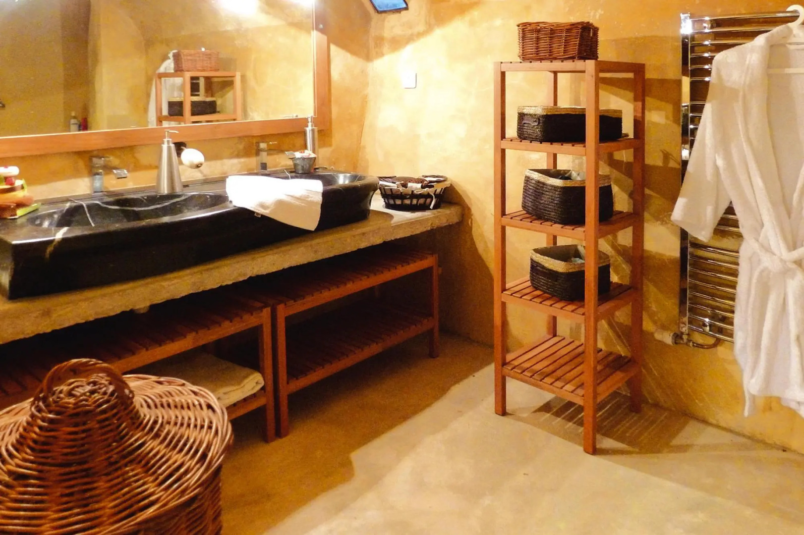 Charming Stone Cottage, Savoillans