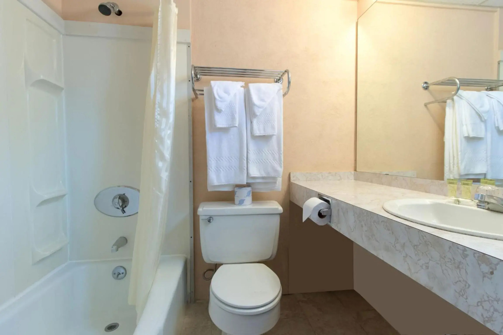 Half Moon Motel & Cottages