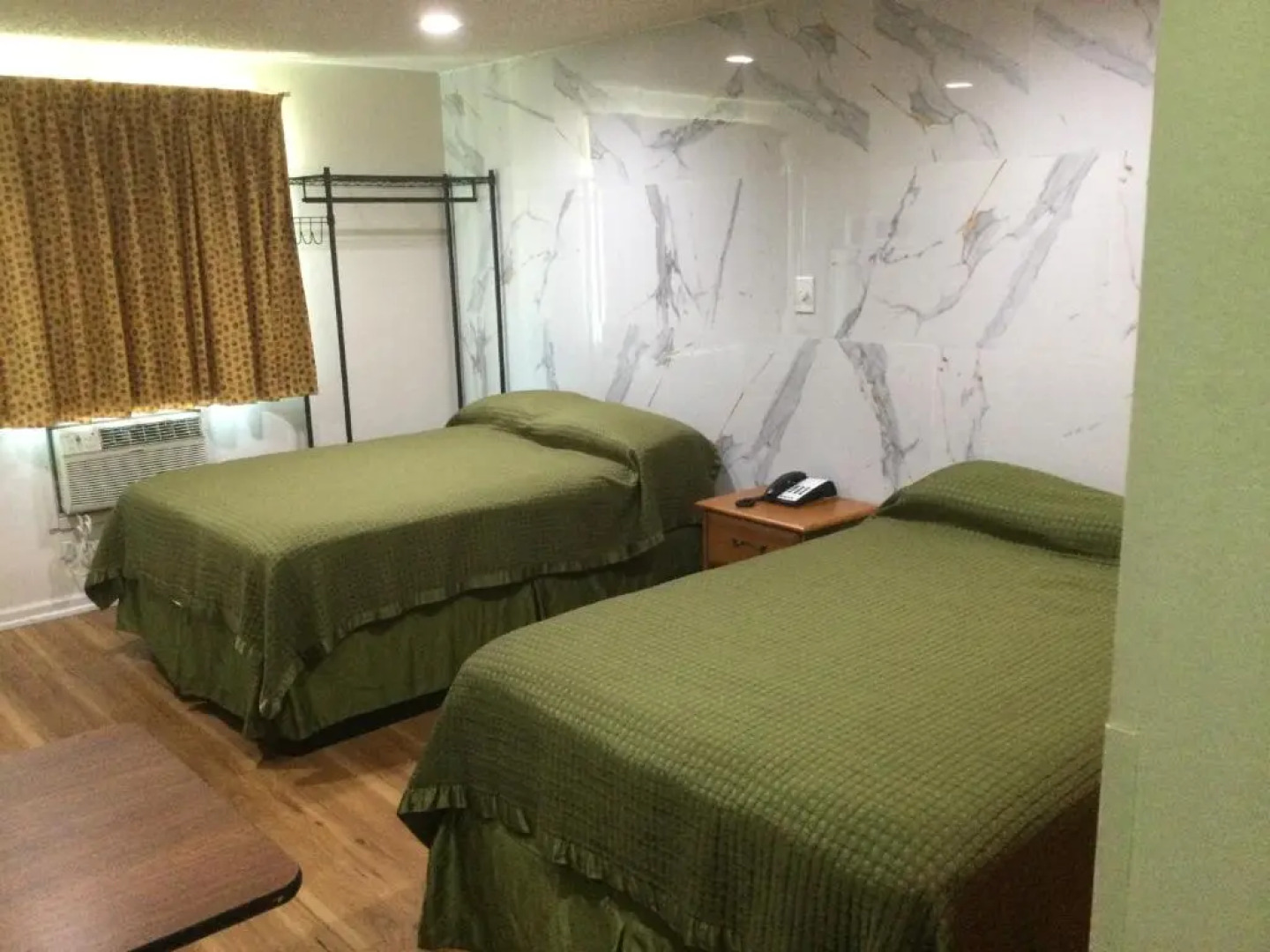 Americas Express Inn