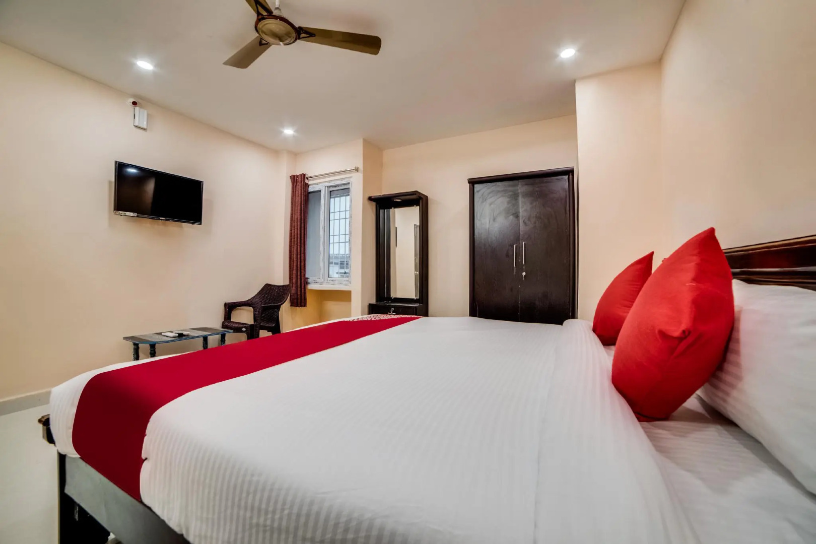 OYO 37003 Hotel Shreshta Inn