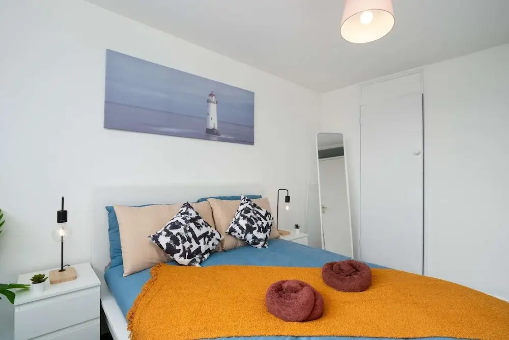 Spacious - 3 Bed - Free Parking