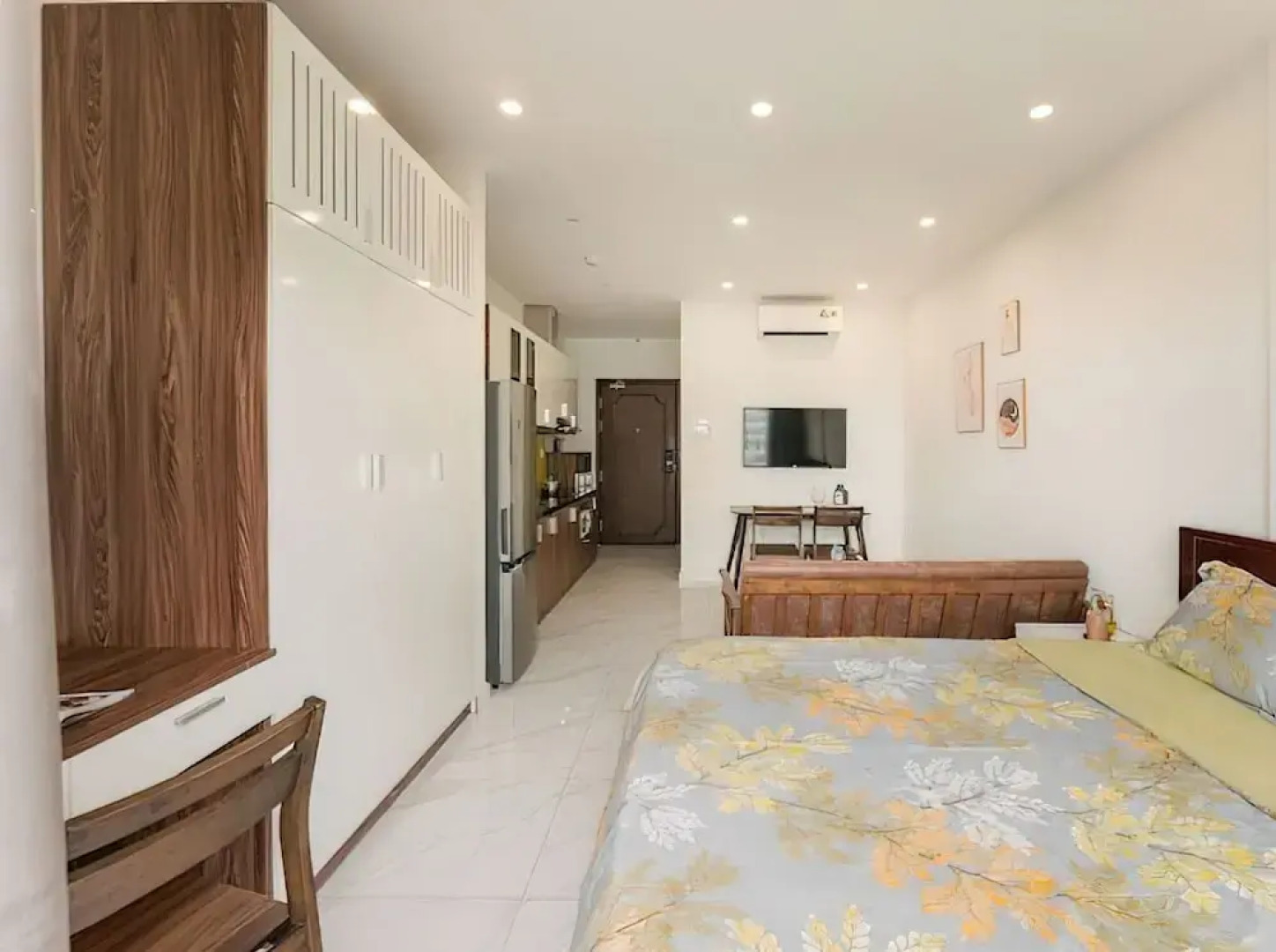 D El Dorado Westlake Luxury Apartments