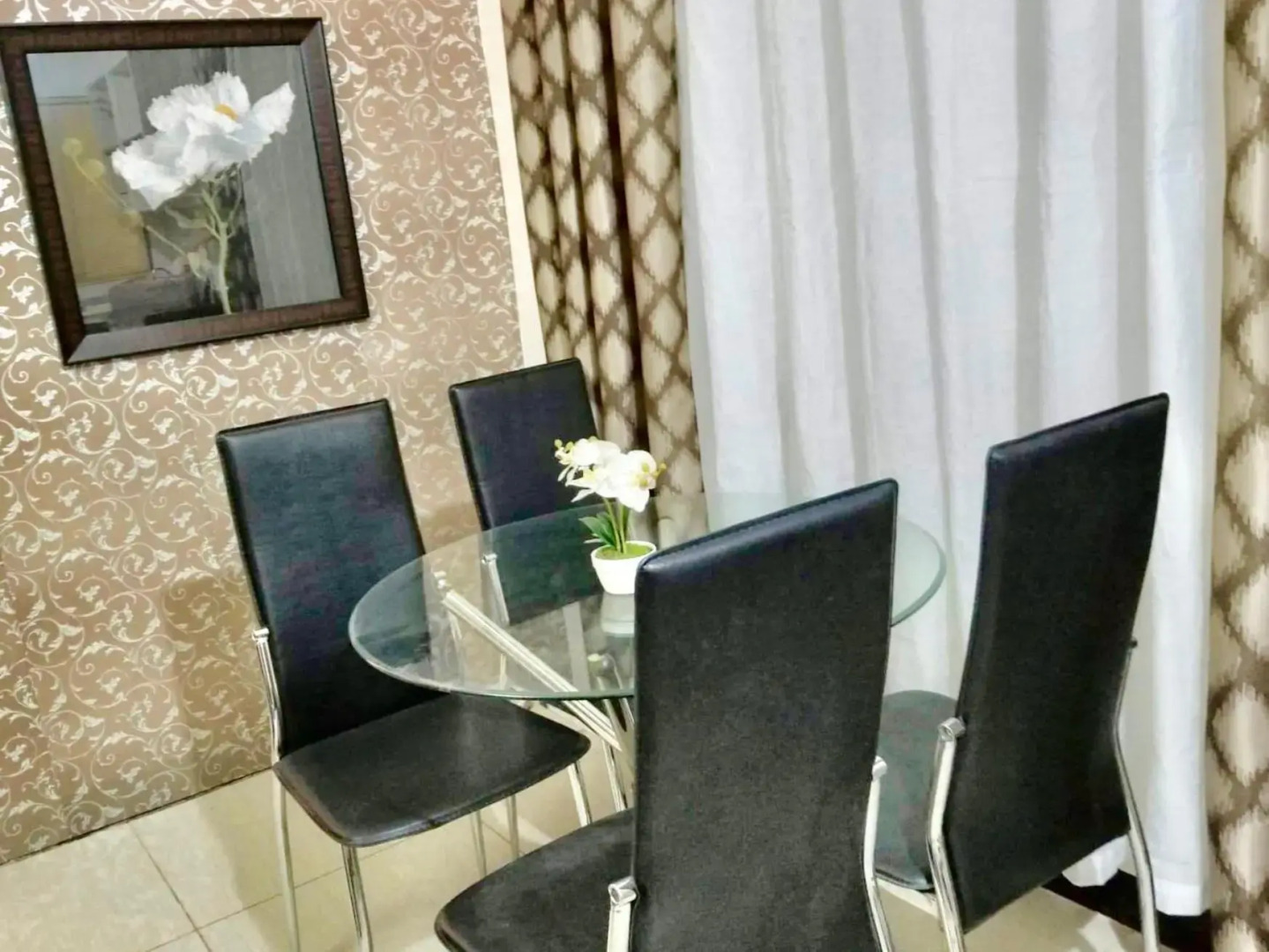 Super Cute Hampton Suites