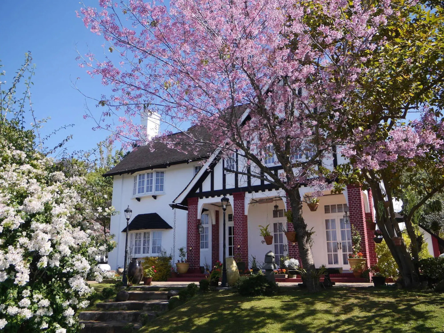 Royal Kalaw Hills Resort