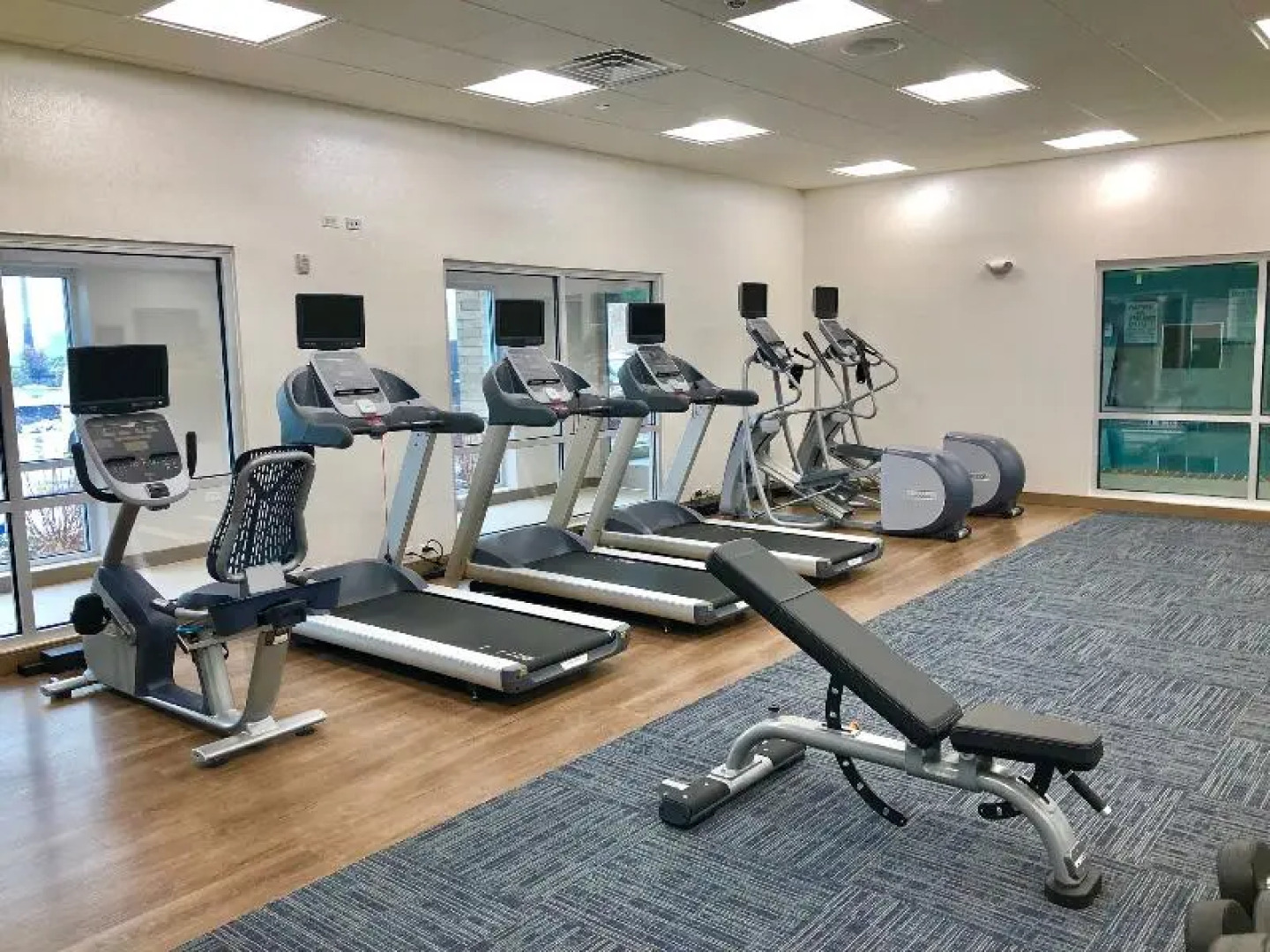 Holiday Inn Express & Suites Chicago O'Hare Airport by IHG