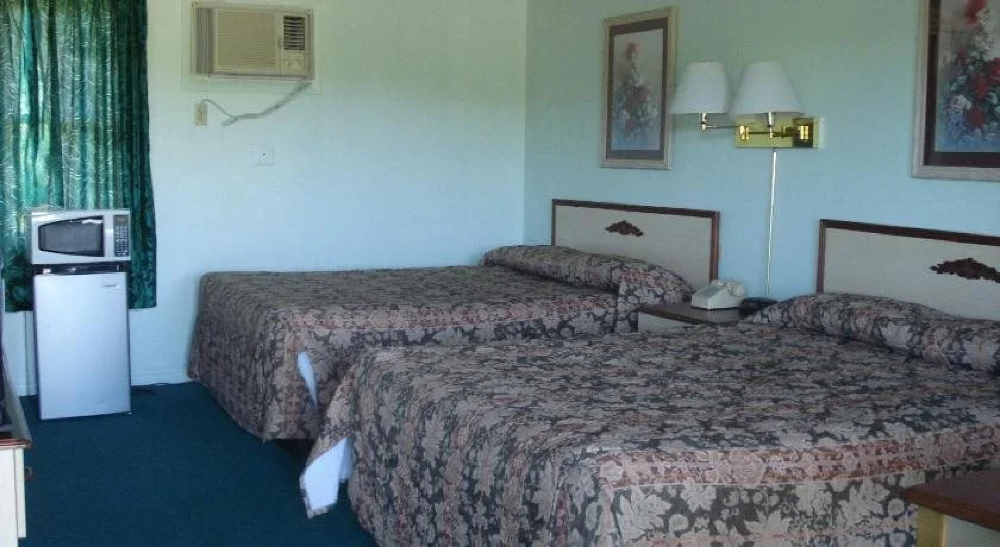 Thruway Holiday Motel