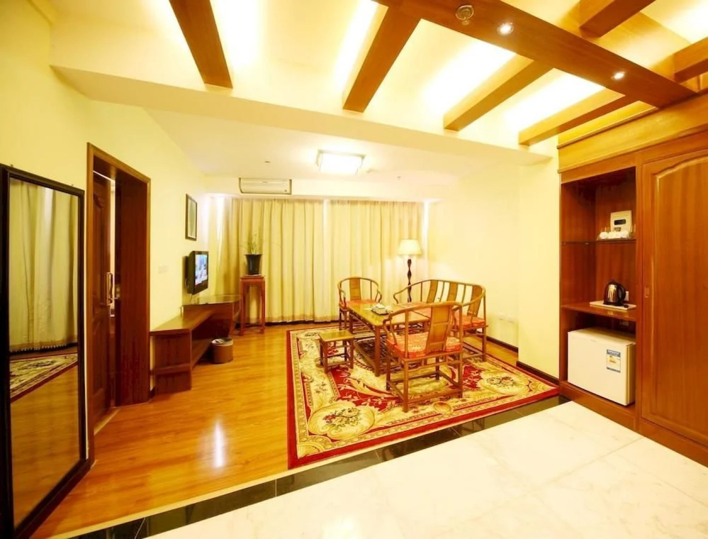 Tengchong Shun Xing Business Hotel