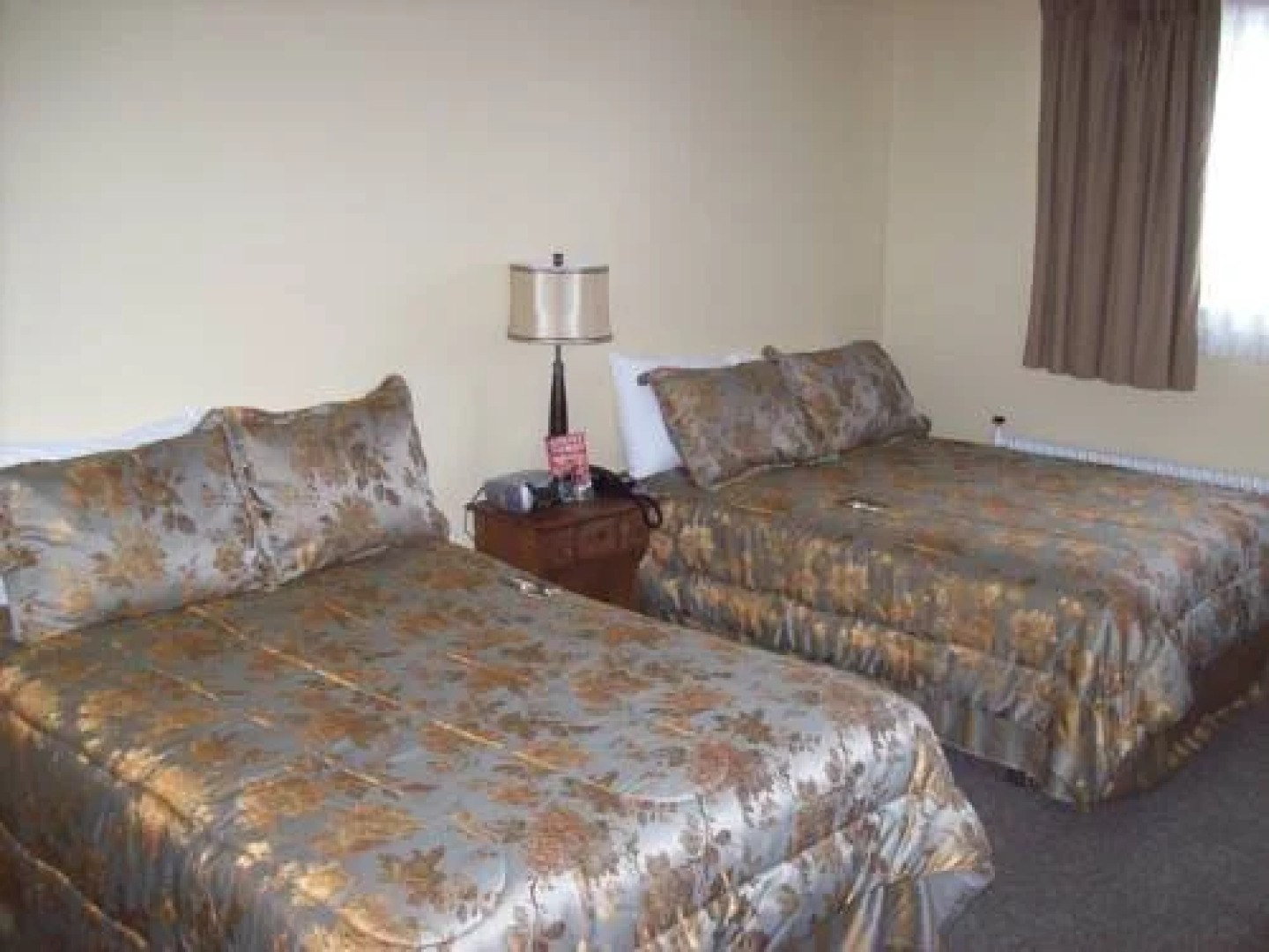 Loyalist Inn & Suites