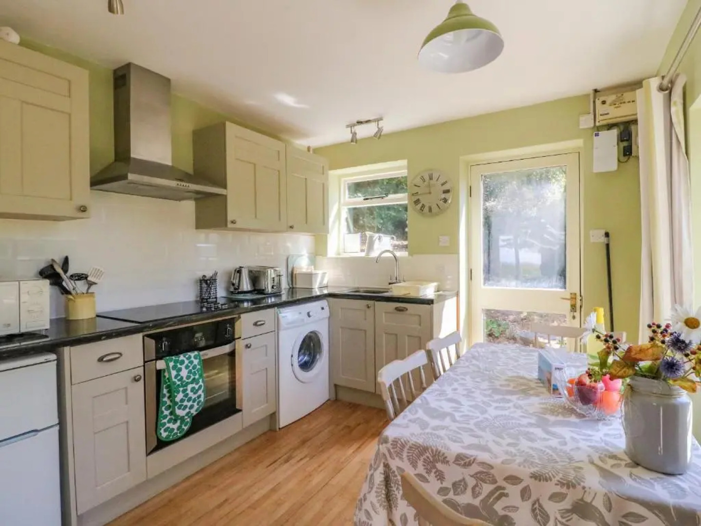 Fossil And The Cross Cottage, West Bexington