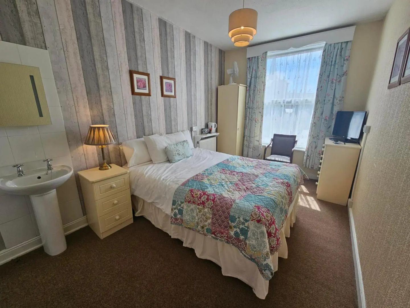 Rivelyn Hotel Bar & Restaurant