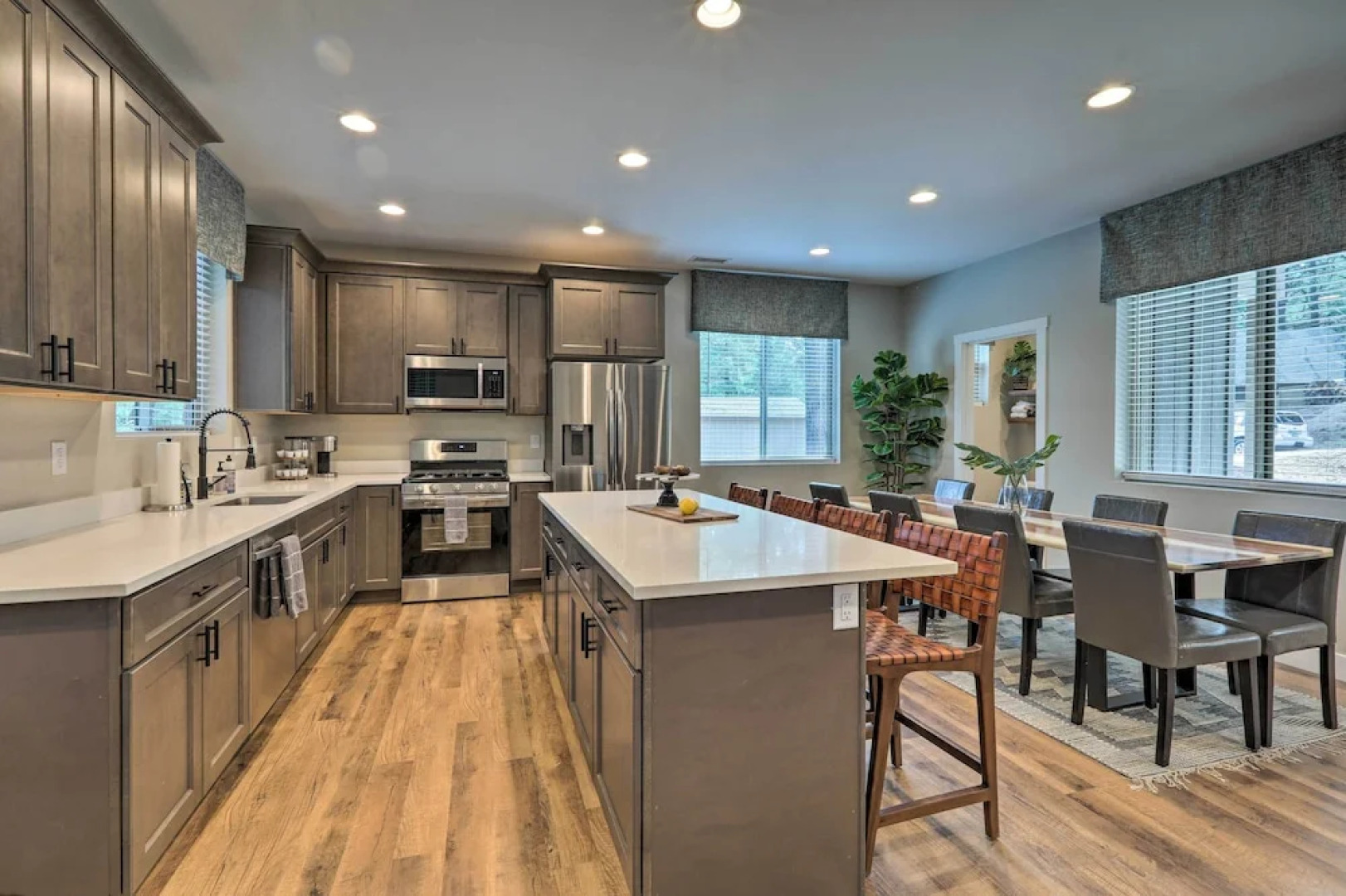 Lavish National Forest Retreat w/ Hot Tub + Views!