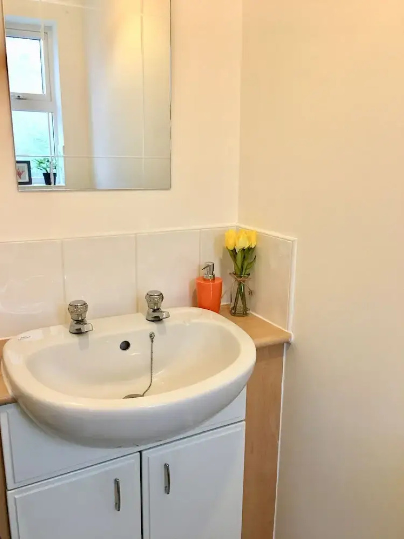 Eastleigh House near Airport