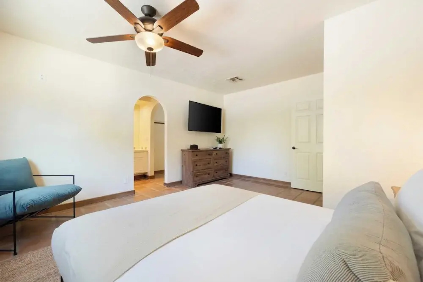 Sleeps 20! Architectural Mansion w/ Pool, Indoor Tennis Court, Game Room Starlight Estate by Avantstay