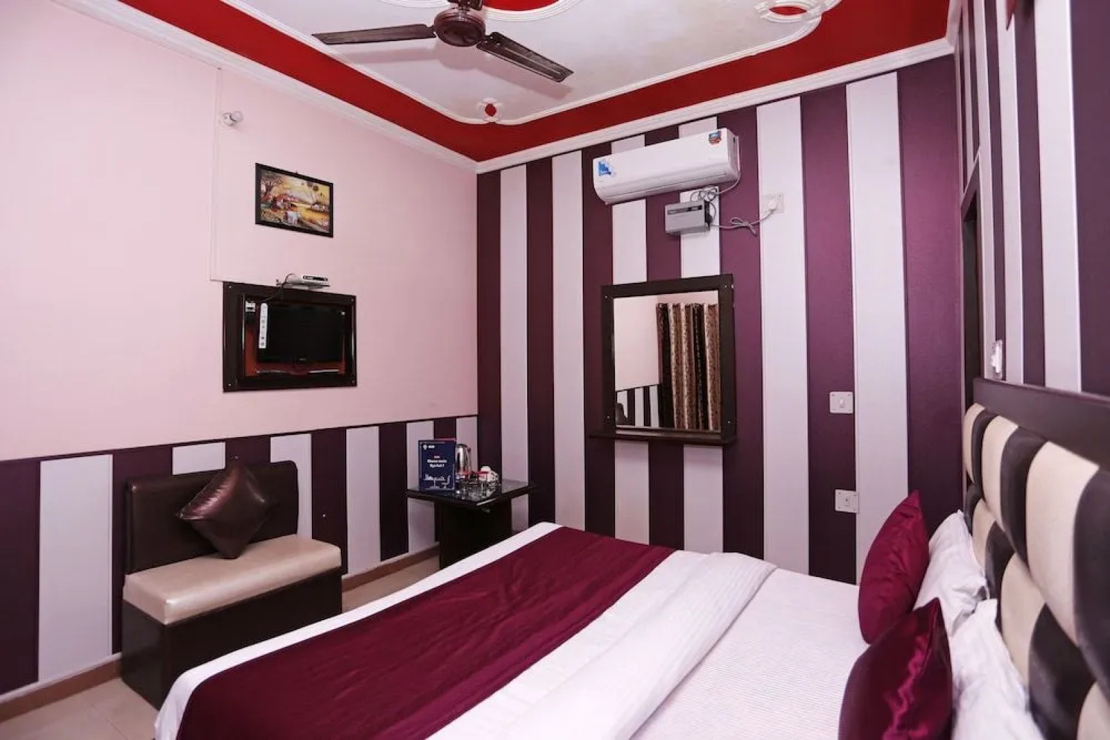 OYO 5851 Mehfil Hotel