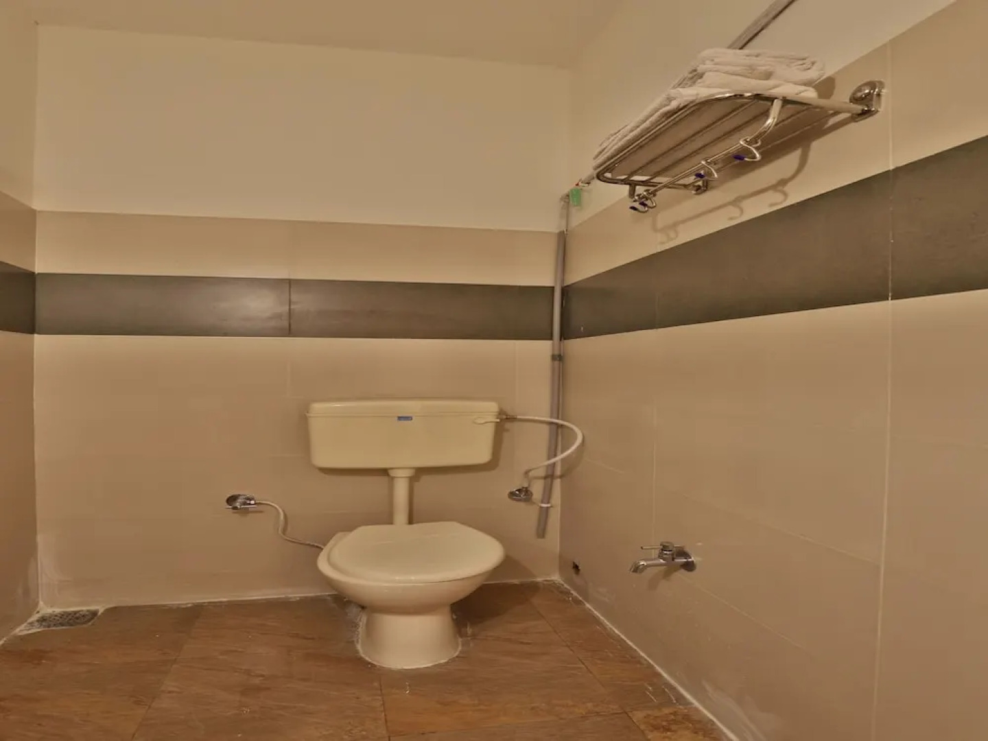 OYO 11649 Hotel Mahima