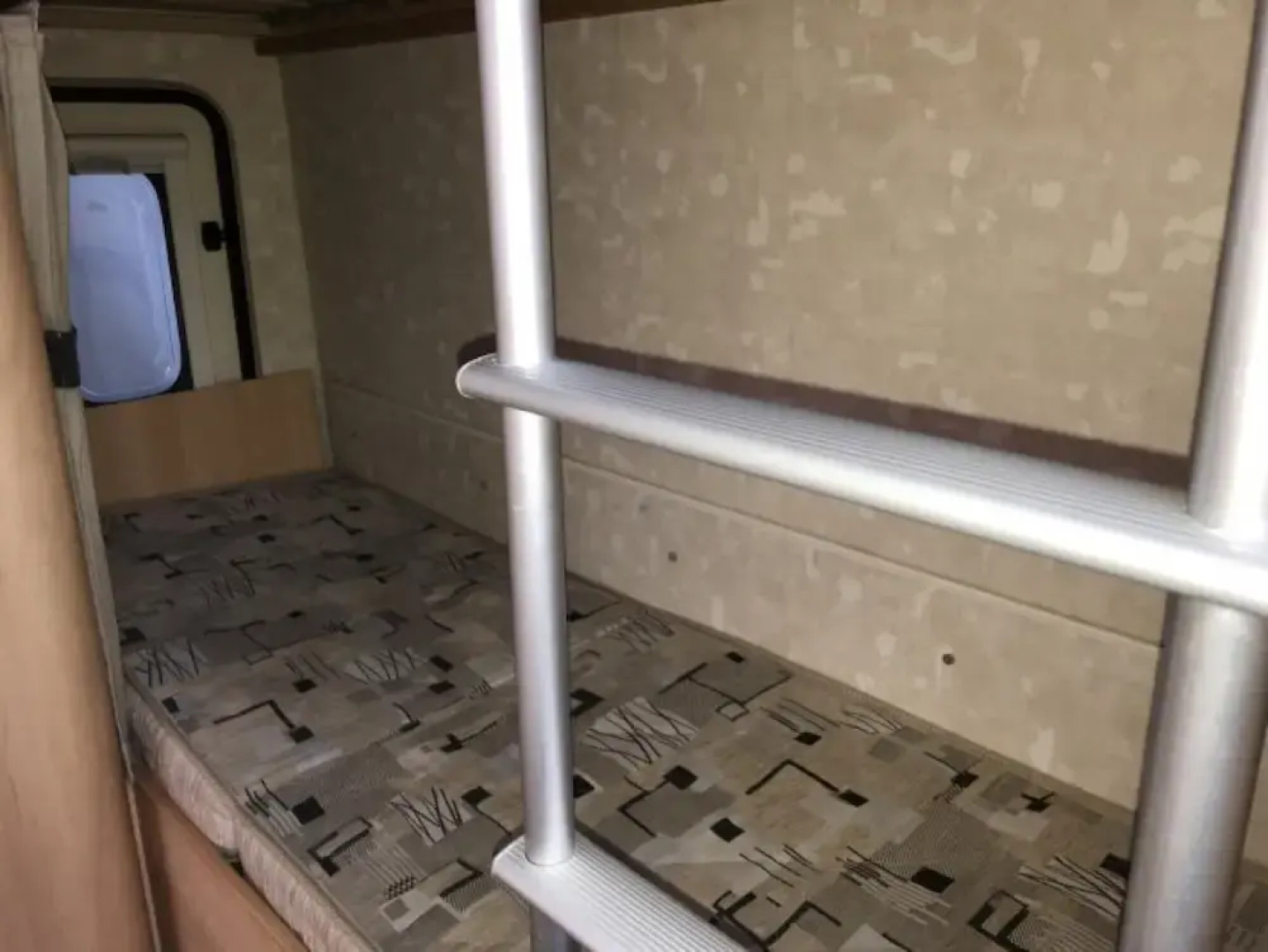 Stayzo Quiet Countryside Setting - Caravan View With Free Wi-fi in the Chiltern Hills