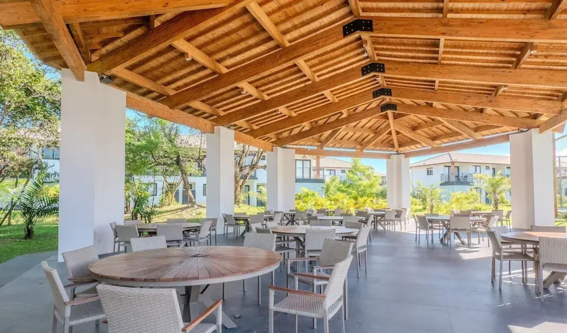 Ap in a Cond. W/pool at Praia do Forte Cvaf0220