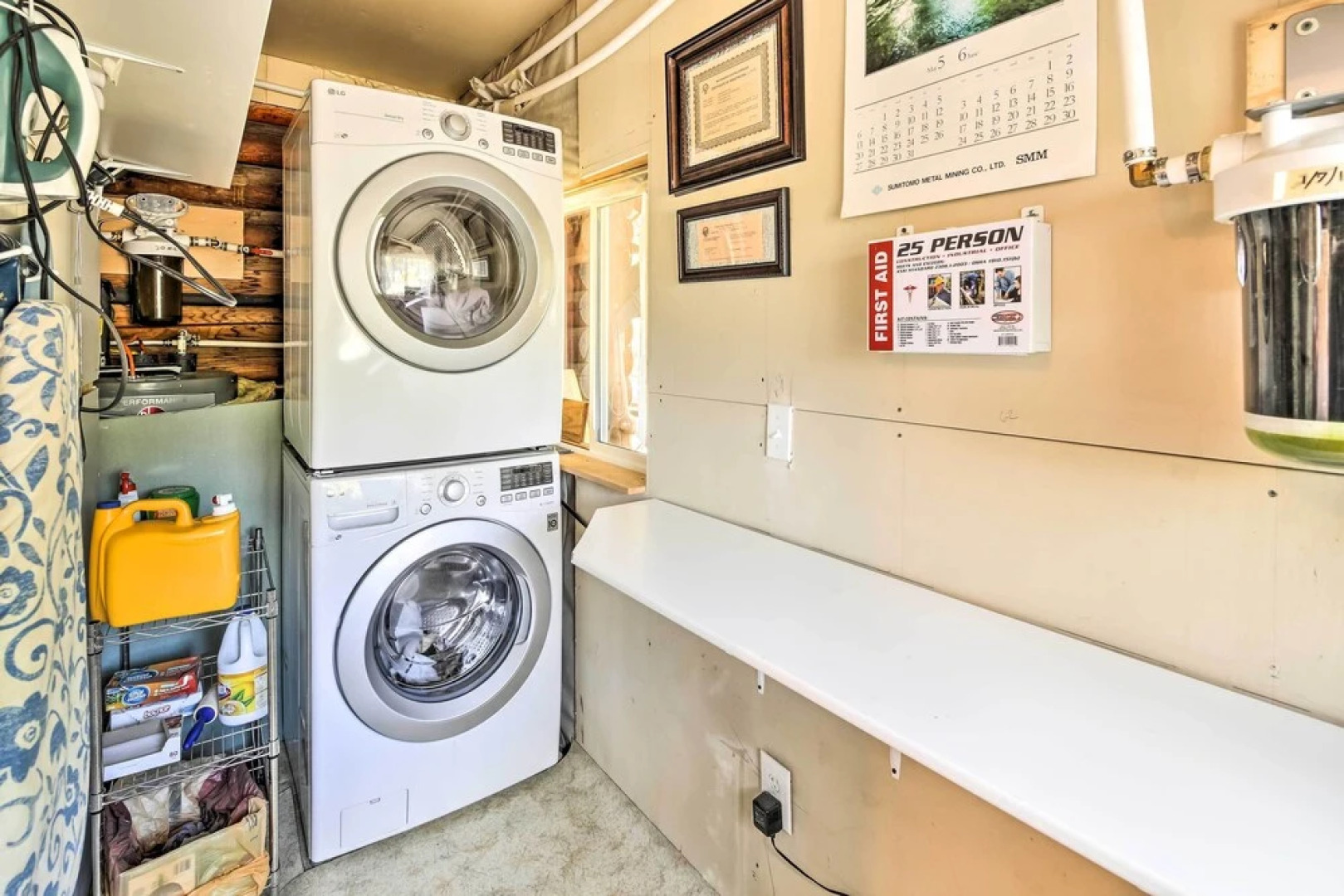 'lodge 88' - Steps to Weiner Lake w/ Dock & Boat!