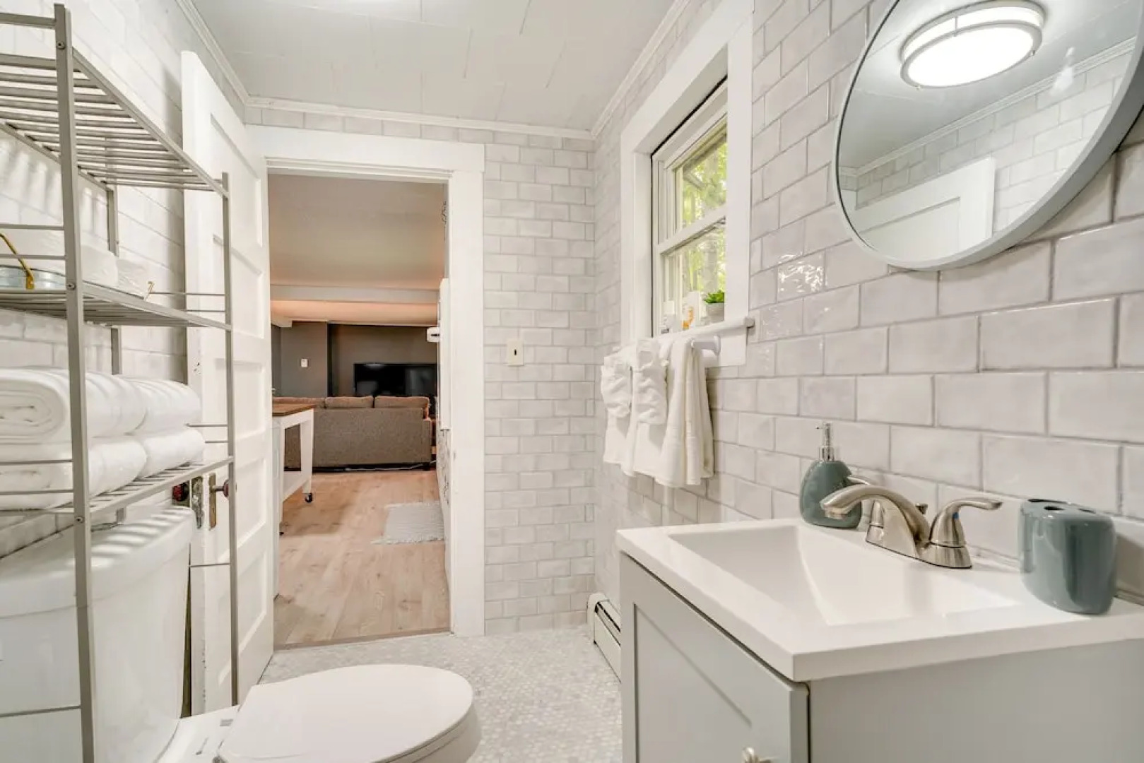 Outdoorsy Oasis w/ Screened Porch in Claremont