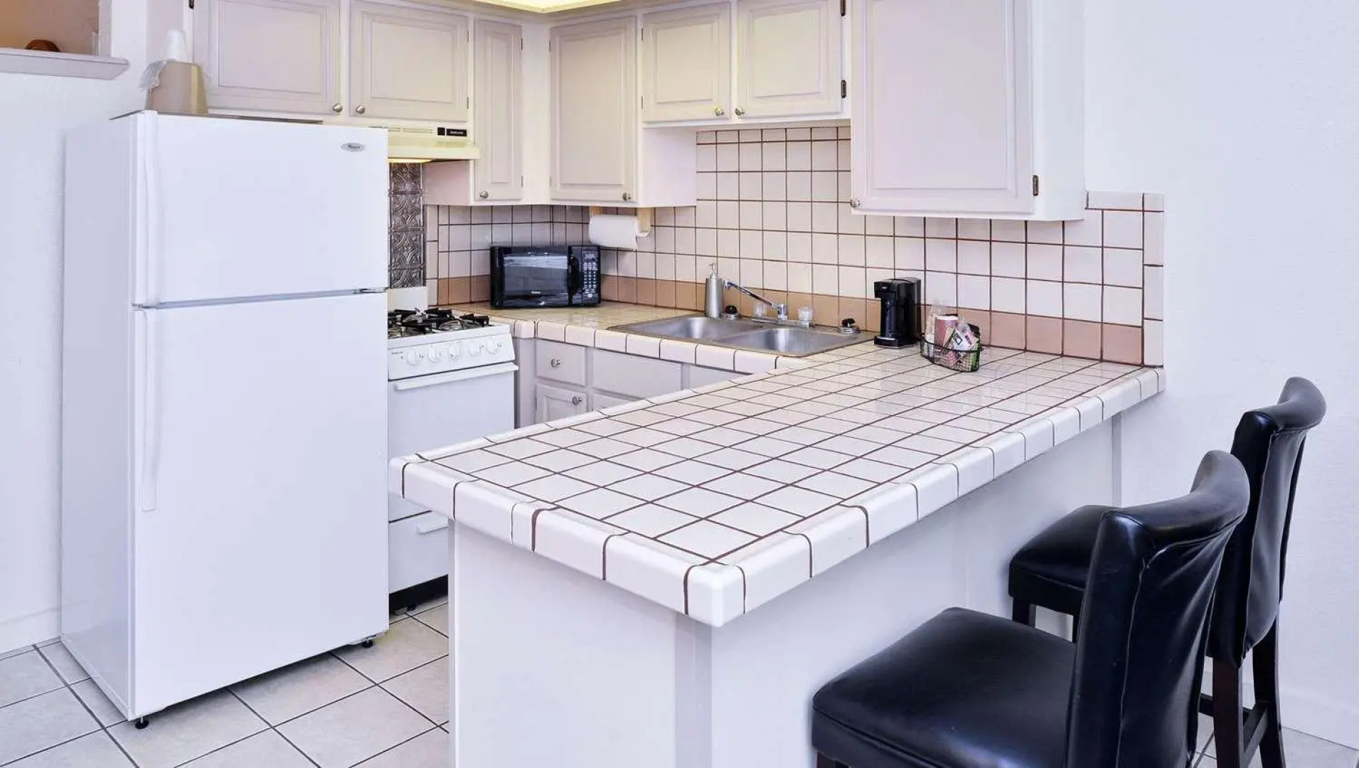 The Classic Desert Aire Hotel