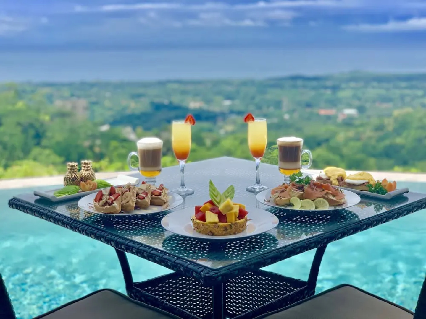 Golden Pineapple Villas