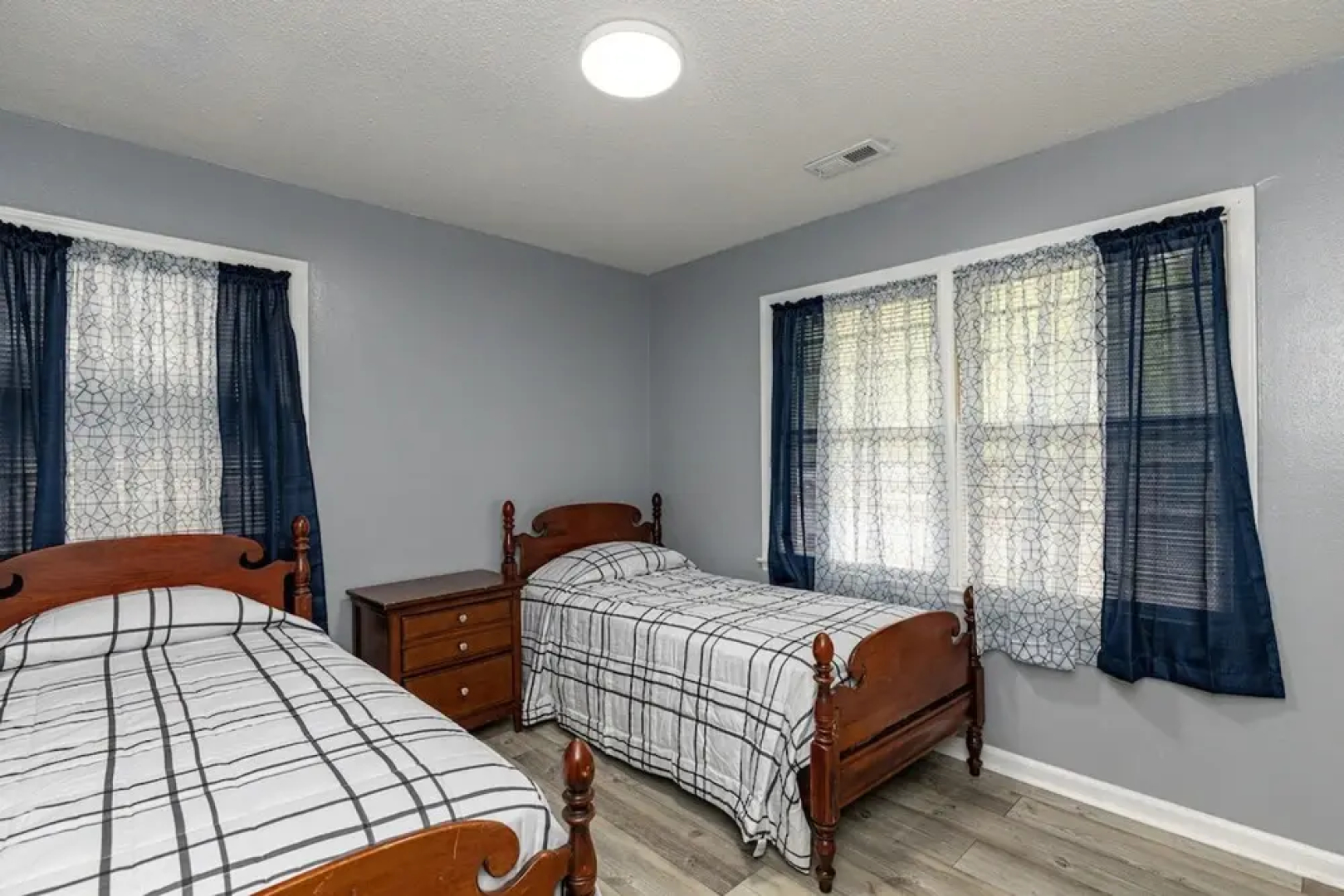 Cozy 3BR Home Patio Grill Free Parking Wi-fi