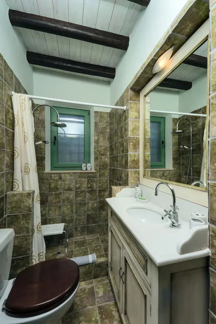 Self-catering Luxury Stone Holiday Villa With Infinity Pool and Panoramic View