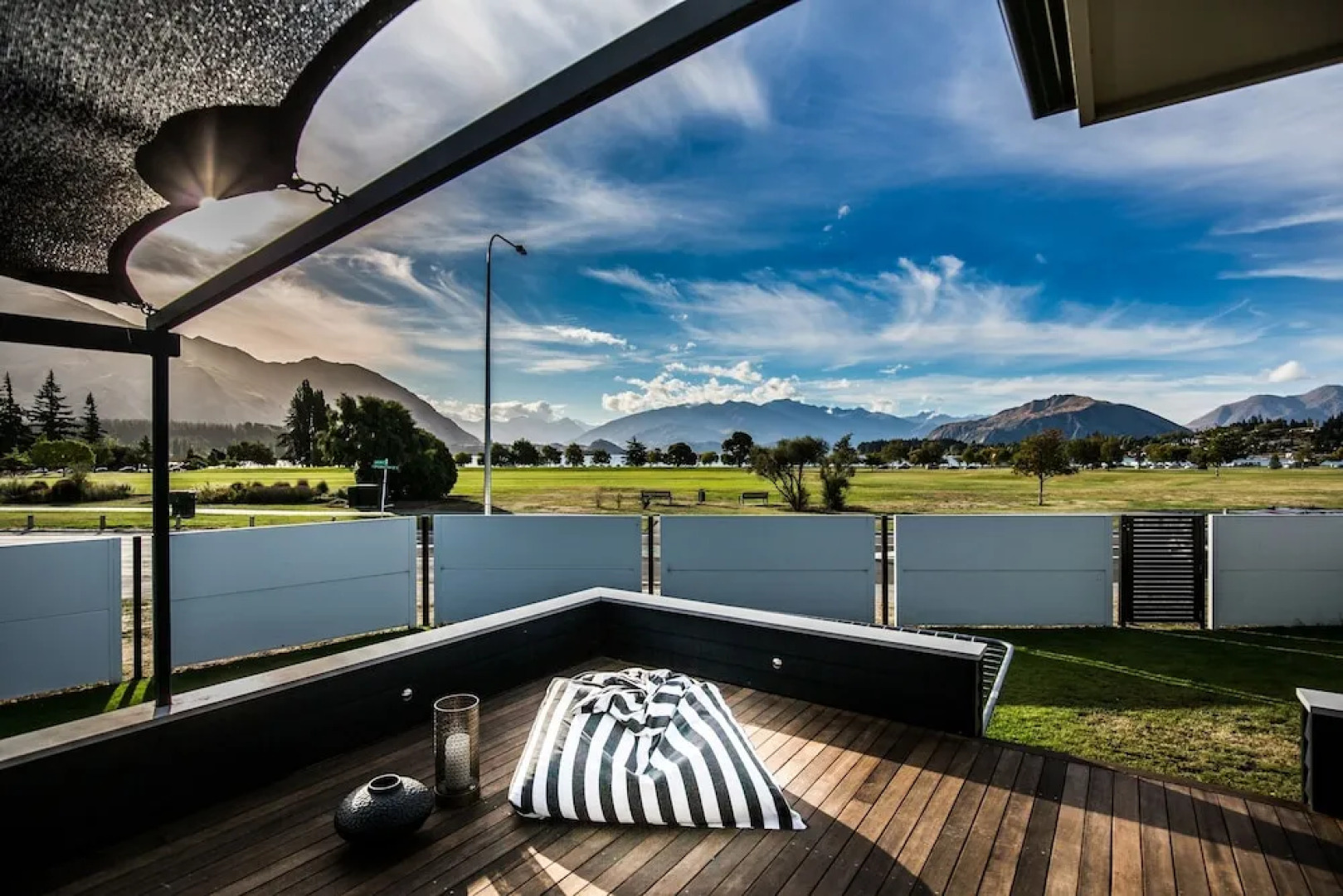 Wanaka Lakefront Gem