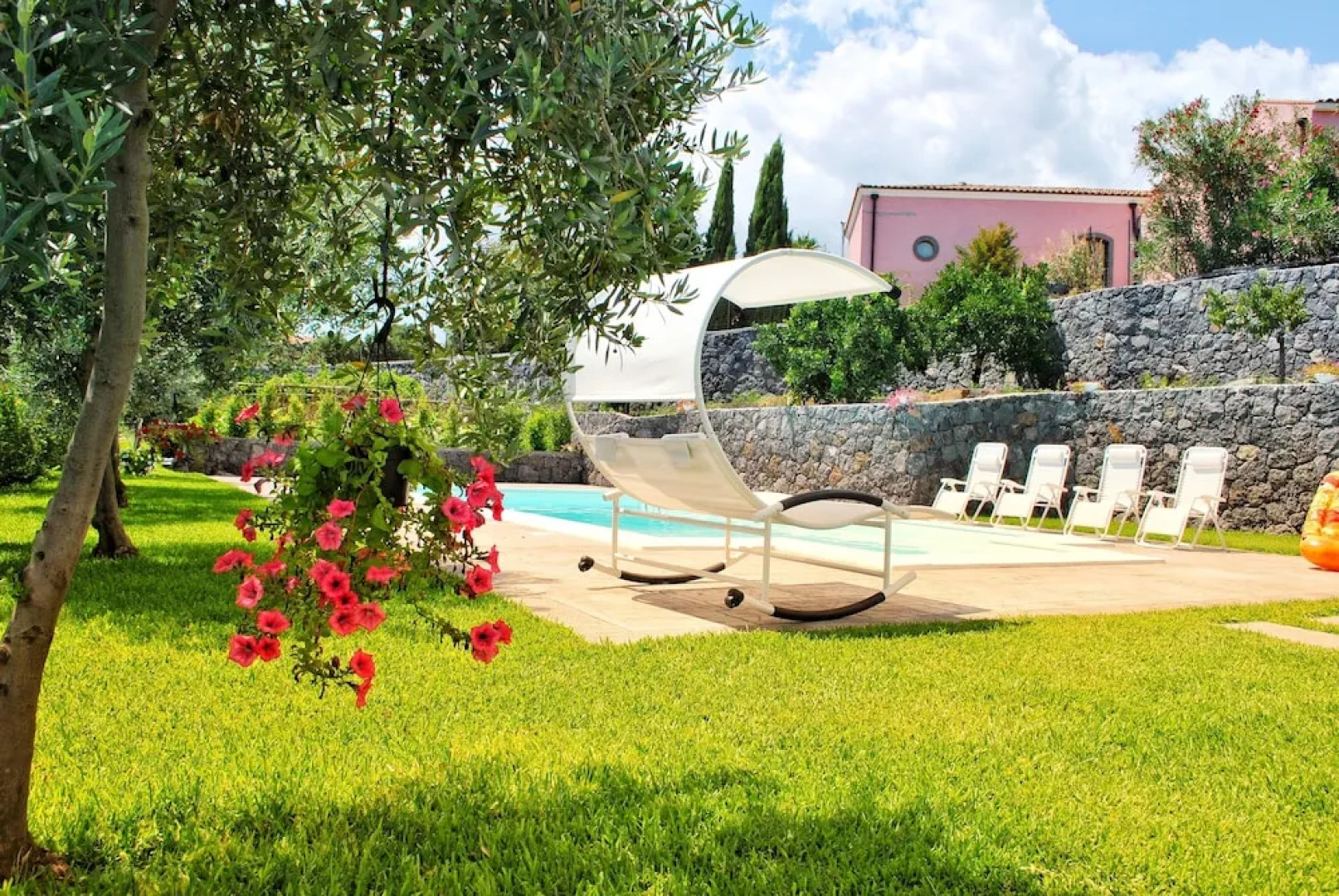 Villa Dedalisa by holidayngo